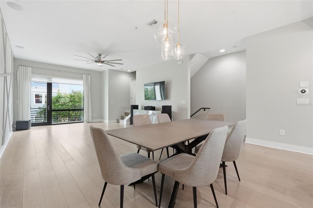 En Venta: $699,900 (3 camas, 3 baños, 1855 Pies cuadrados)