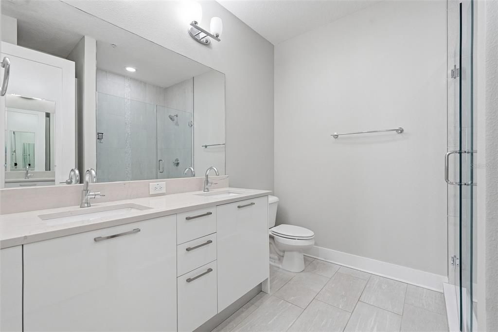 En Venta: $699,900 (3 camas, 3 baños, 1855 Pies cuadrados)