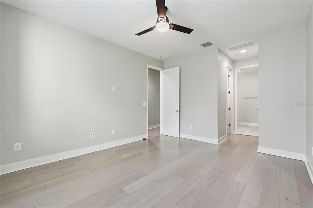 En Venta: $699,900 (3 camas, 3 baños, 1855 Pies cuadrados)