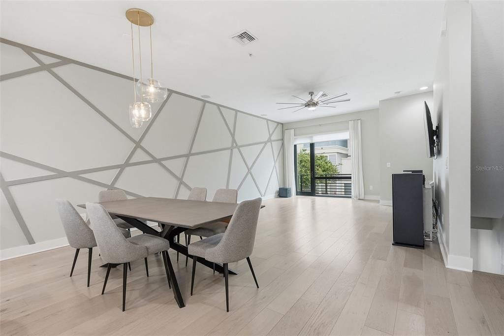 En Venta: $699,900 (3 camas, 3 baños, 1855 Pies cuadrados)