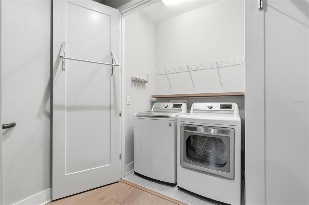 En Venta: $699,900 (3 camas, 3 baños, 1855 Pies cuadrados)