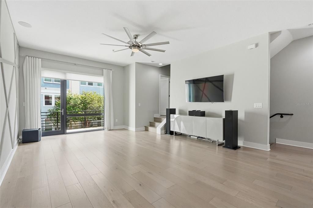 En Venta: $699,900 (3 camas, 3 baños, 1855 Pies cuadrados)