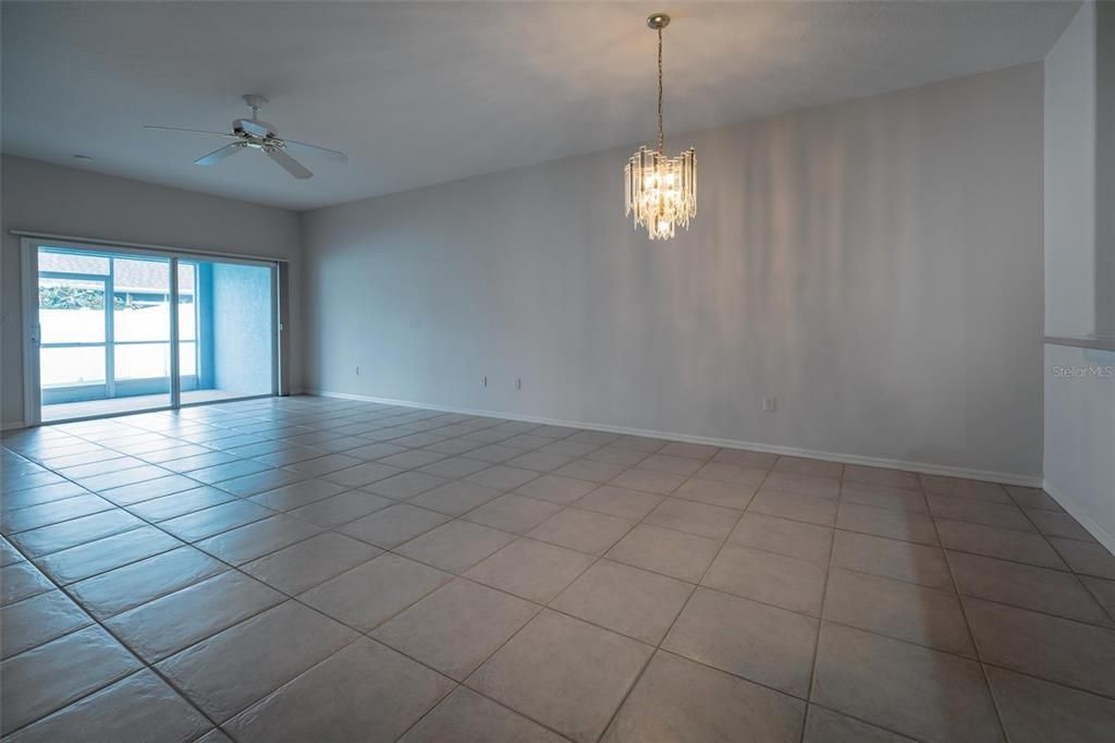 For Sale: $324,900 (2 beds, 2 baths, 1722 Square Feet)