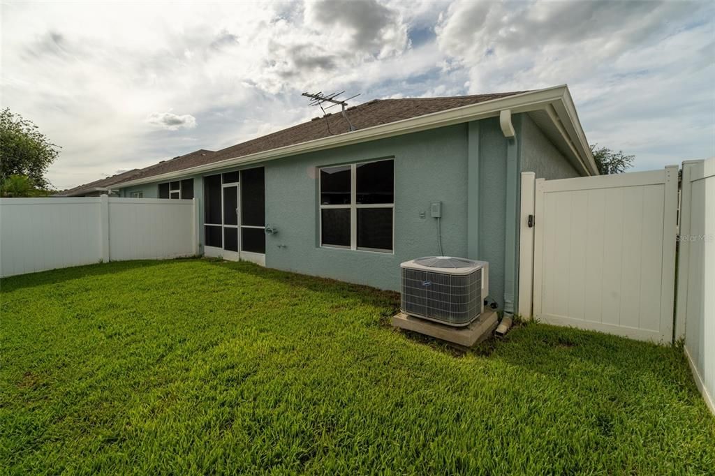 For Sale: $324,900 (2 beds, 2 baths, 1722 Square Feet)