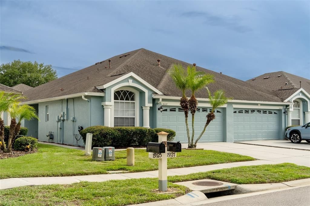 For Sale: $324,900 (2 beds, 2 baths, 1722 Square Feet)