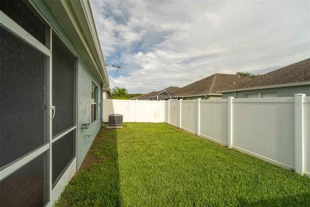 For Sale: $324,900 (2 beds, 2 baths, 1722 Square Feet)