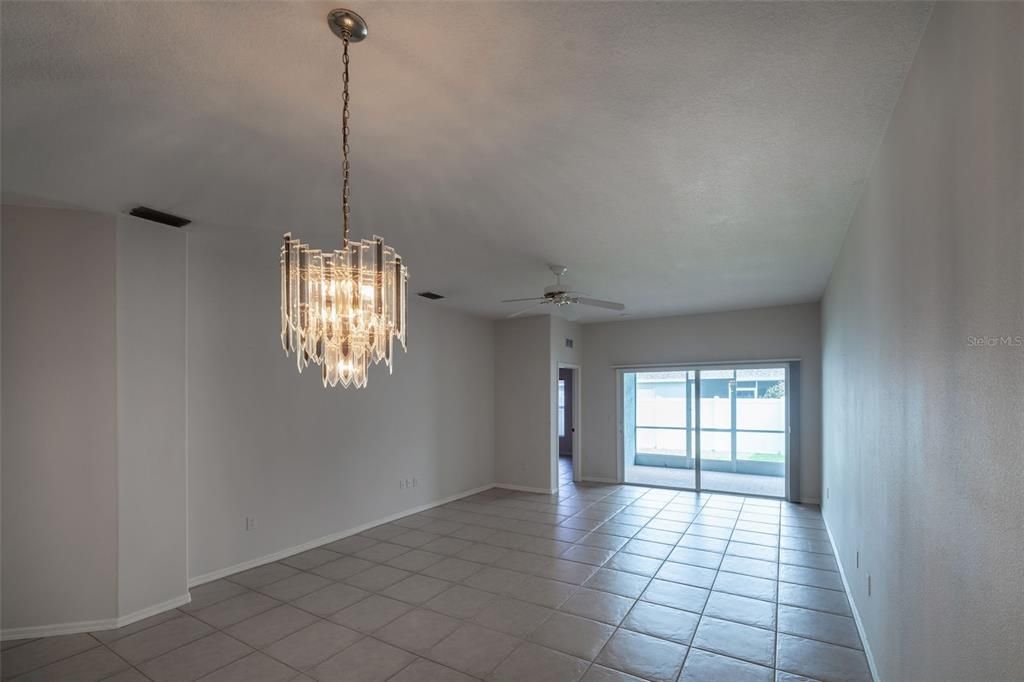 For Sale: $324,900 (2 beds, 2 baths, 1722 Square Feet)