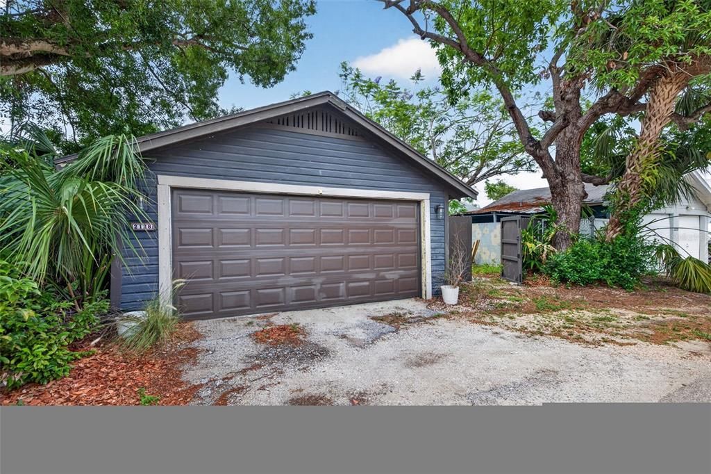 For Sale: $575,000 (2 beds, 2 baths, 1430 Square Feet)