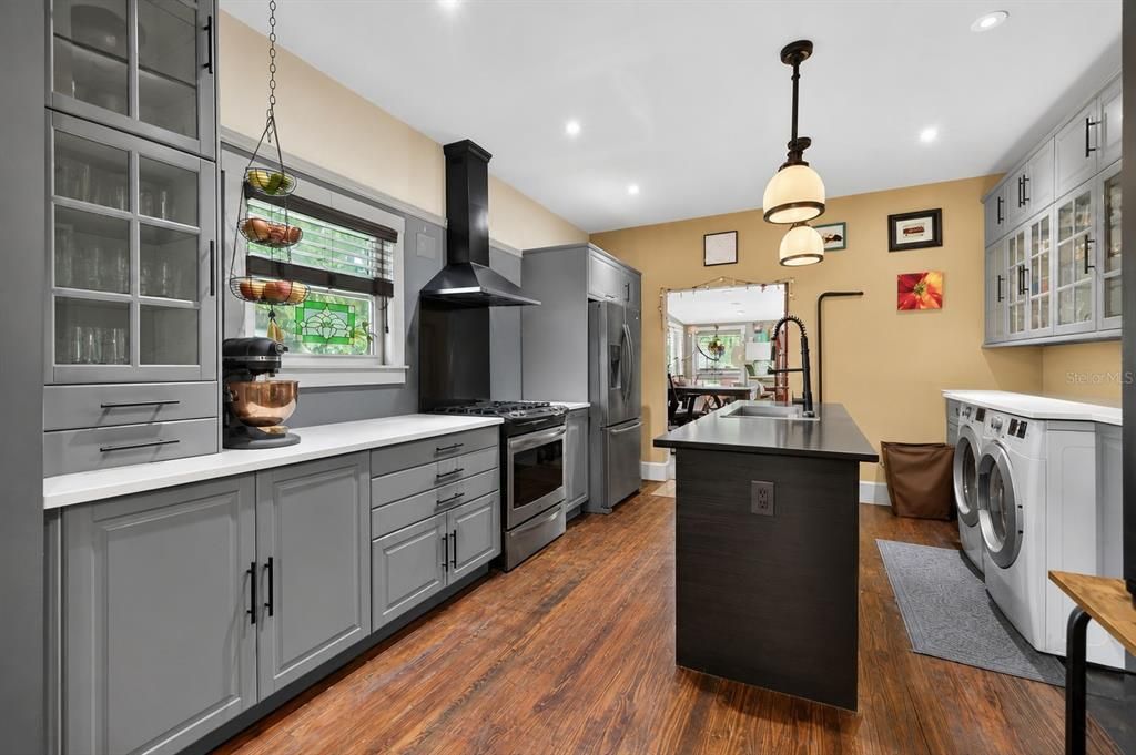 For Sale: $575,000 (2 beds, 2 baths, 1430 Square Feet)