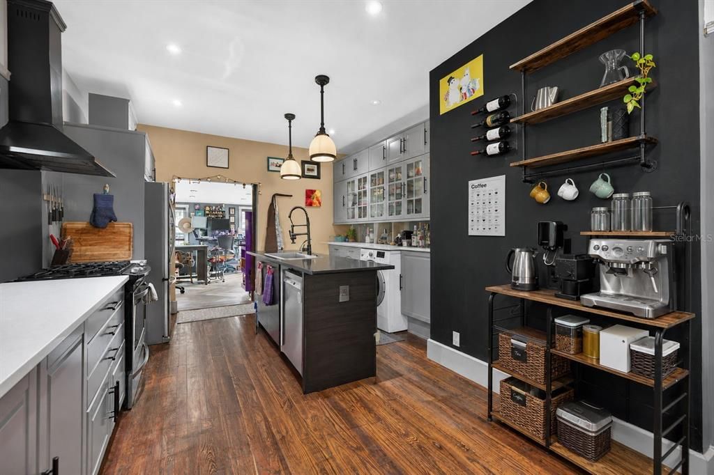 For Sale: $575,000 (2 beds, 2 baths, 1430 Square Feet)
