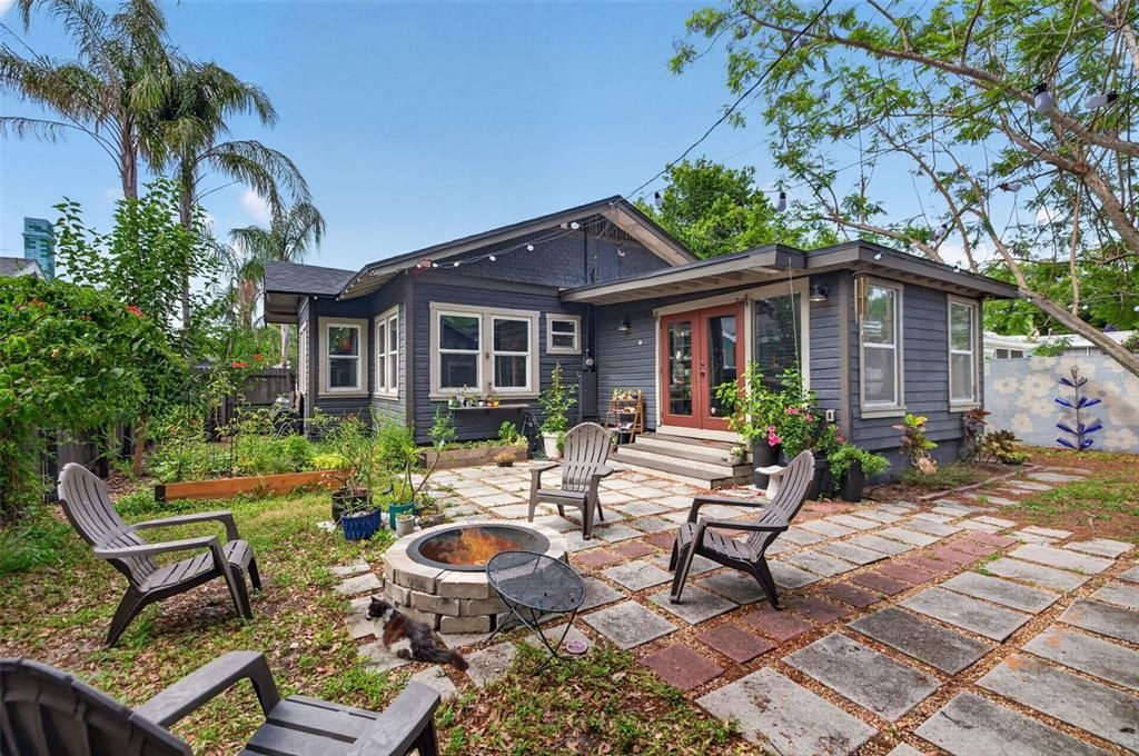 For Sale: $575,000 (2 beds, 2 baths, 1430 Square Feet)
