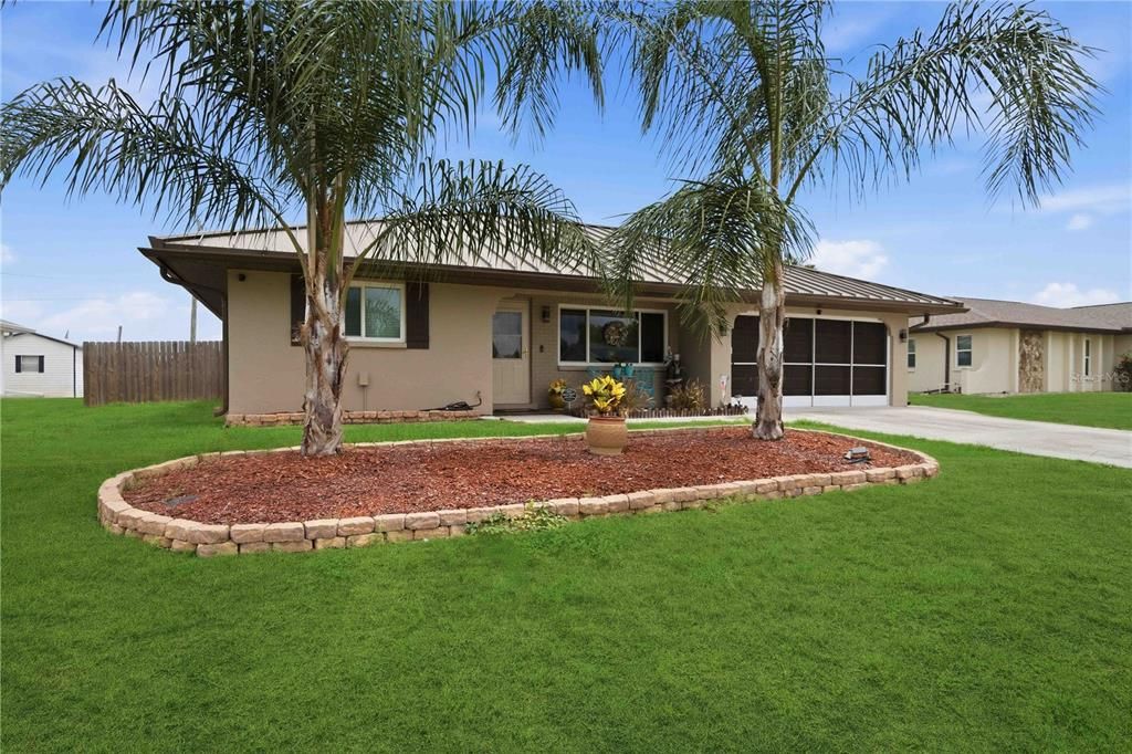 For Sale: $279,900 (2 beds, 2 baths, 1169 Square Feet)
