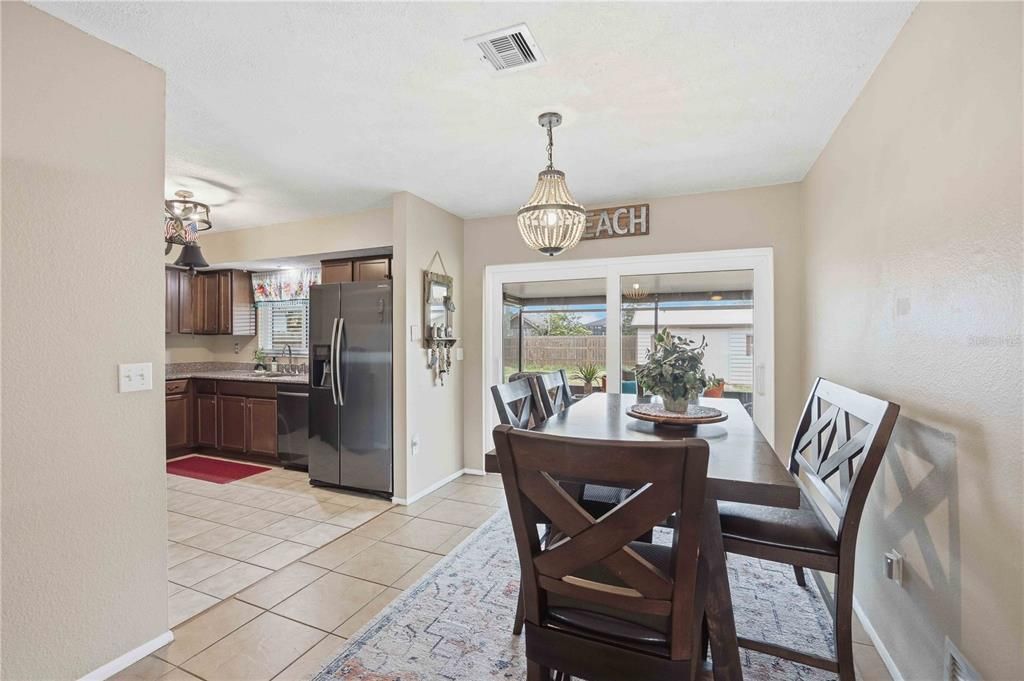 For Sale: $279,900 (2 beds, 2 baths, 1169 Square Feet)