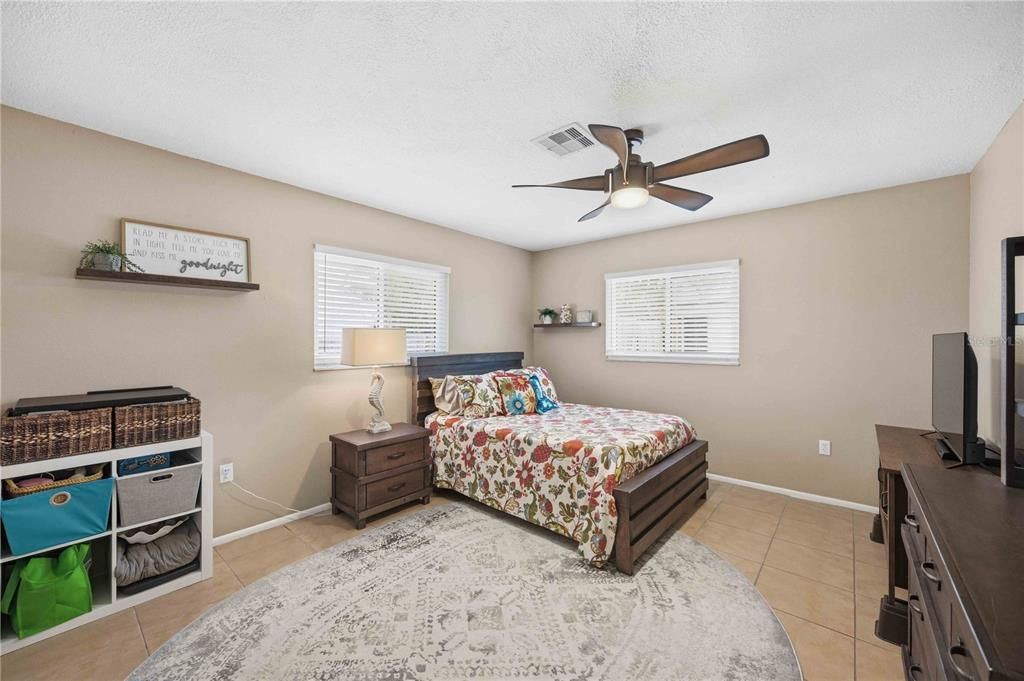 For Sale: $279,900 (2 beds, 2 baths, 1169 Square Feet)