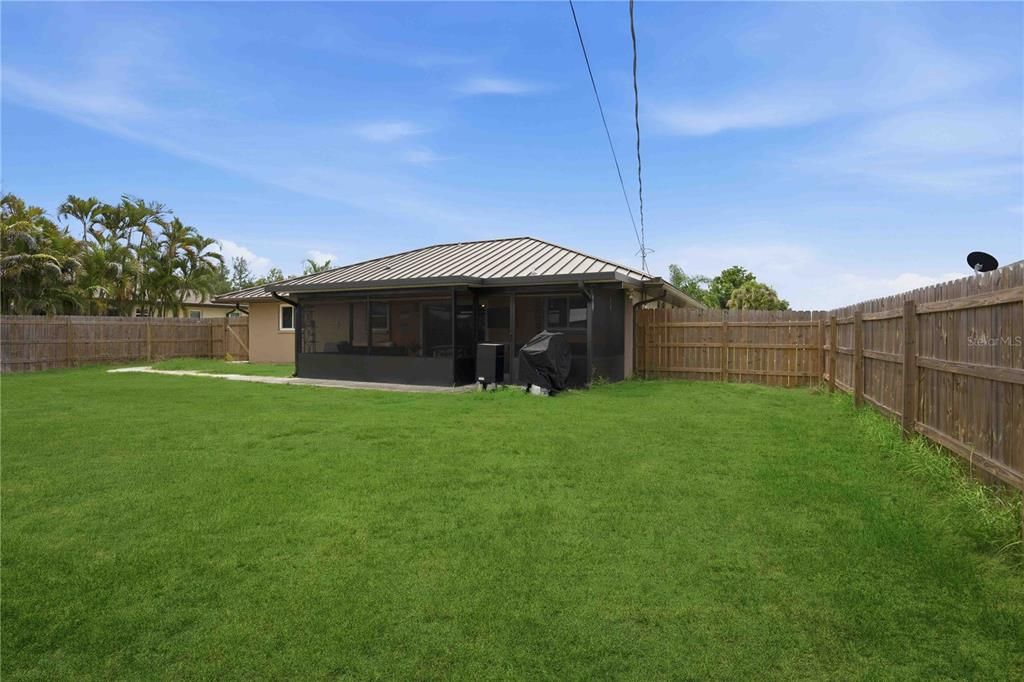 For Sale: $279,900 (2 beds, 2 baths, 1169 Square Feet)