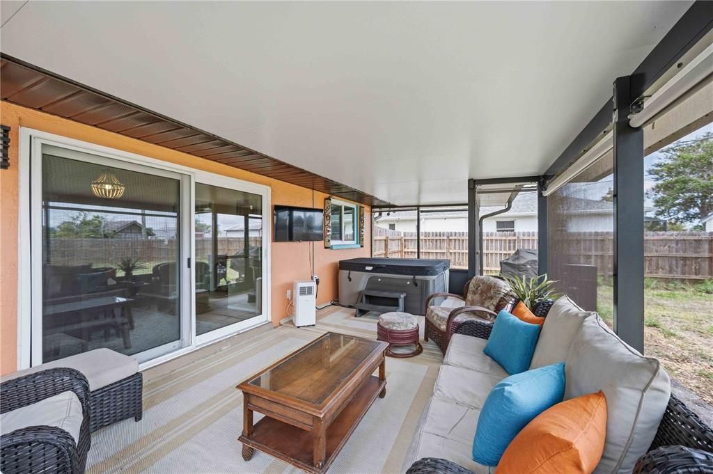 For Sale: $279,900 (2 beds, 2 baths, 1169 Square Feet)