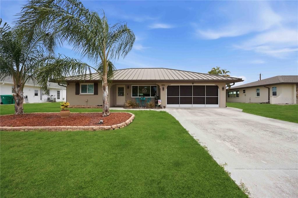 For Sale: $279,900 (2 beds, 2 baths, 1169 Square Feet)