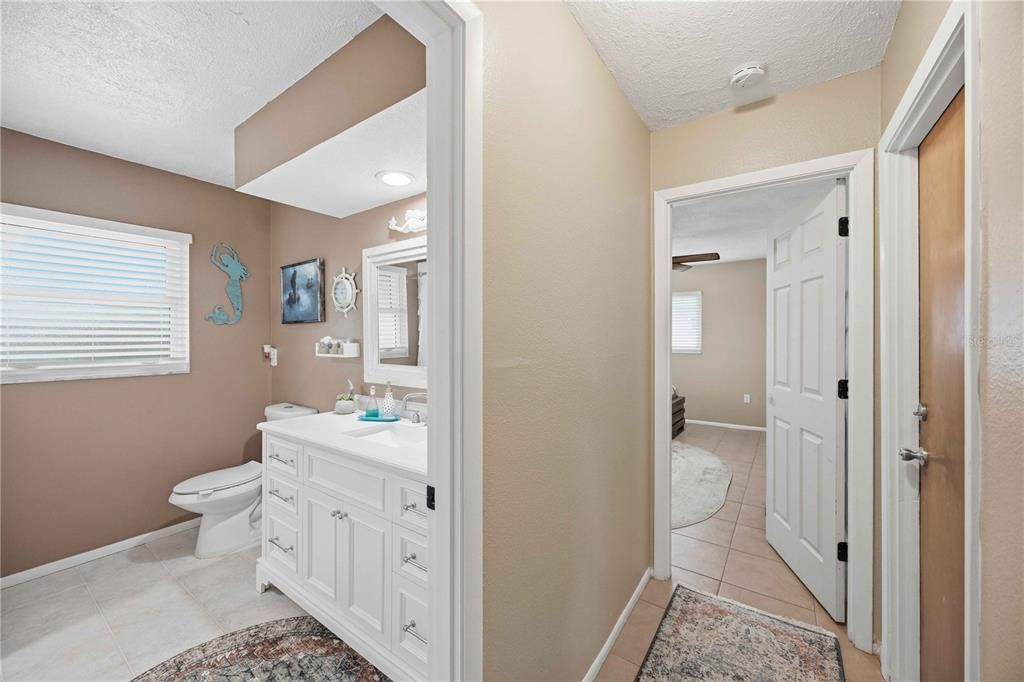 For Sale: $279,900 (2 beds, 2 baths, 1169 Square Feet)
