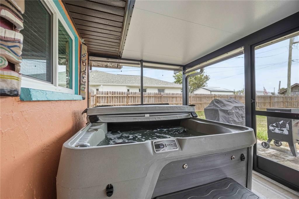 For Sale: $279,900 (2 beds, 2 baths, 1169 Square Feet)