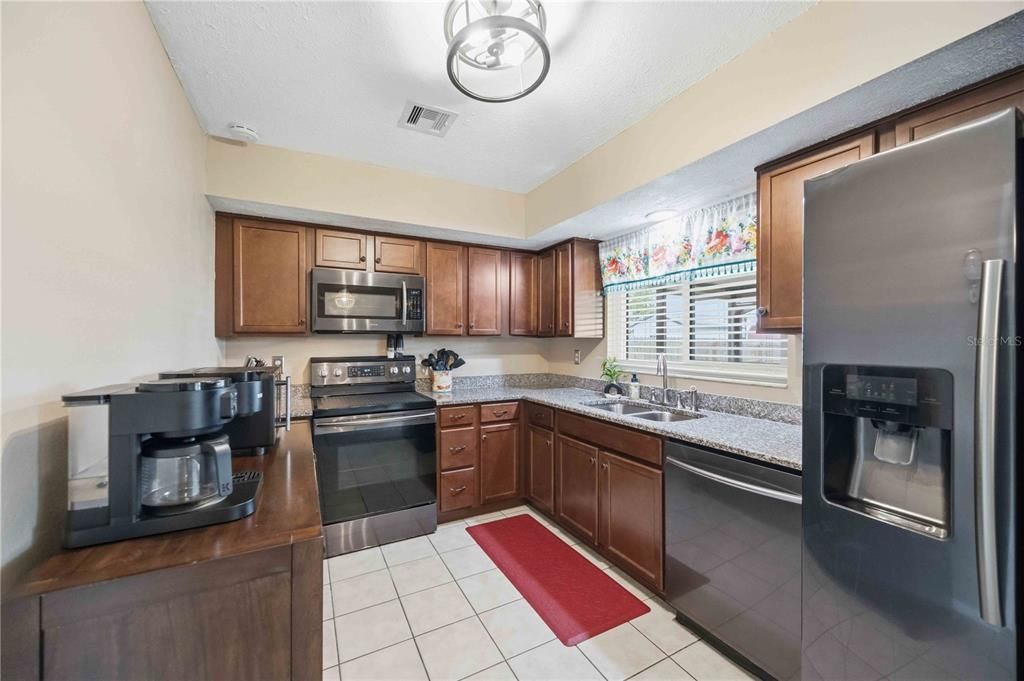 For Sale: $279,900 (2 beds, 2 baths, 1169 Square Feet)