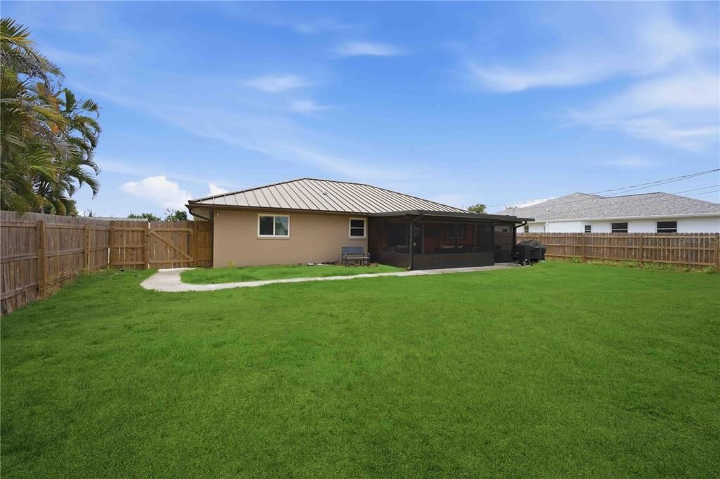 For Sale: $279,900 (2 beds, 2 baths, 1169 Square Feet)