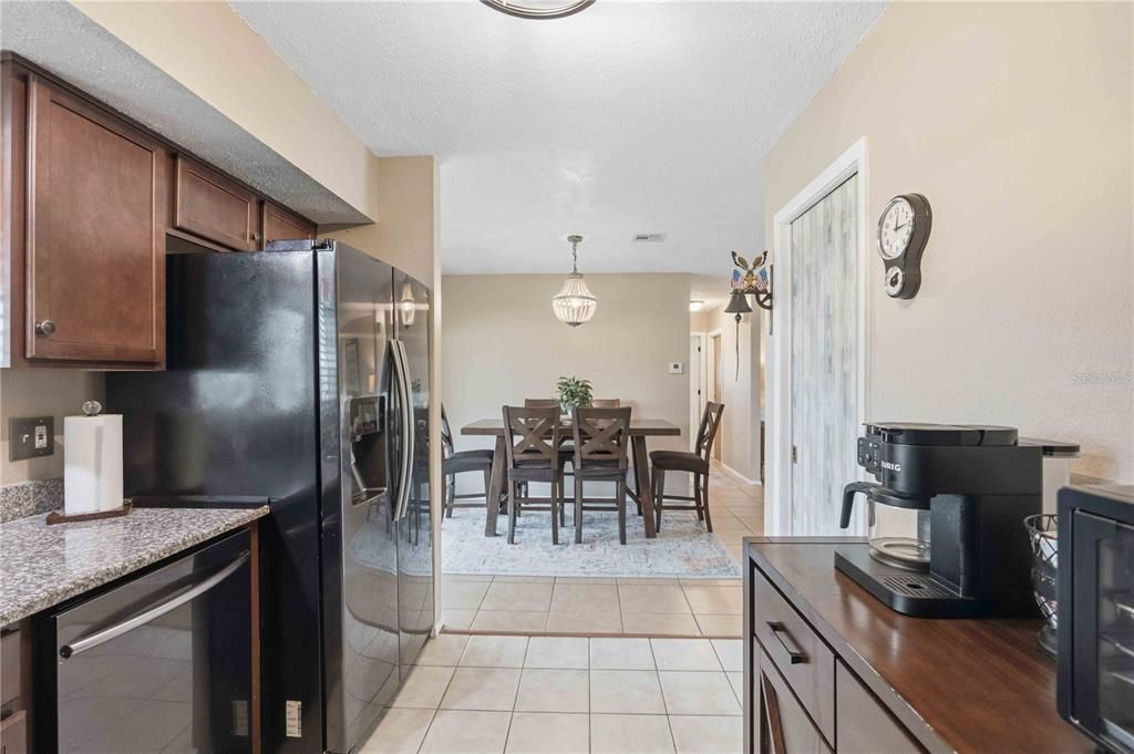 For Sale: $279,900 (2 beds, 2 baths, 1169 Square Feet)