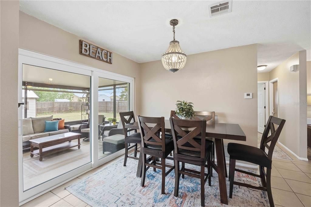 For Sale: $279,900 (2 beds, 2 baths, 1169 Square Feet)