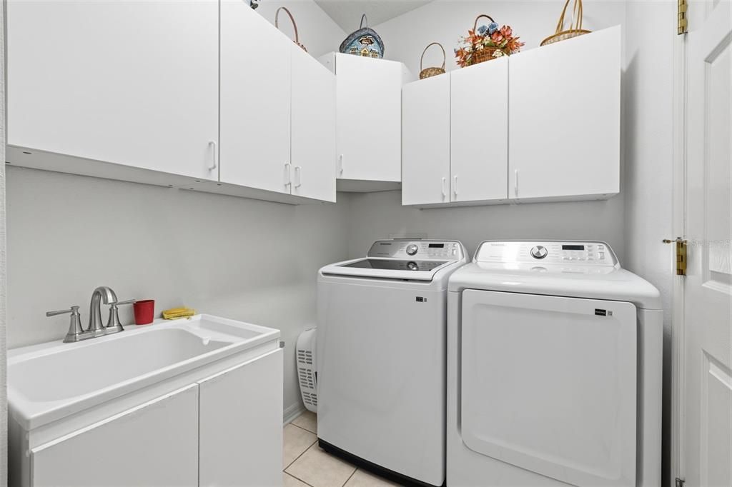 На продажу: $529,900 (3 спален, 2 ванн, 2106 Квадратных фут)