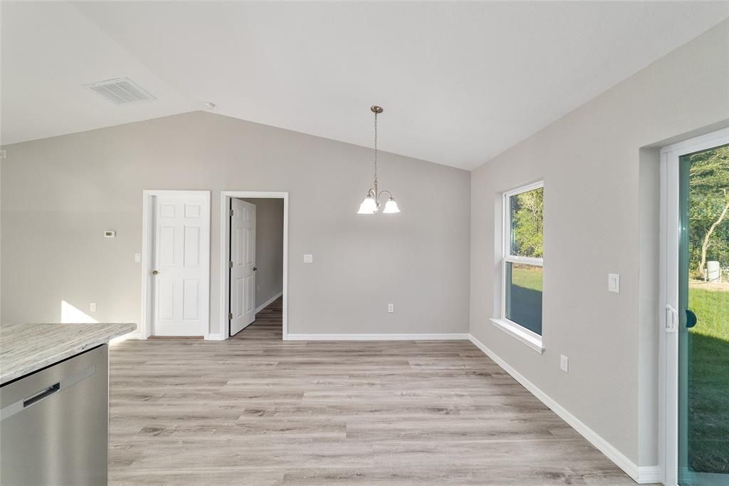 For Sale: $245,000 (3 beds, 2 baths, 1089 Square Feet)