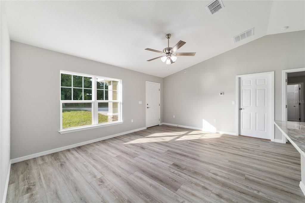 For Sale: $245,000 (3 beds, 2 baths, 1089 Square Feet)