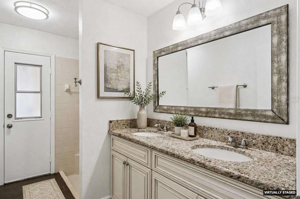 En Venta: $650,000 (4 camas, 2 baños, 2358 Pies cuadrados)
