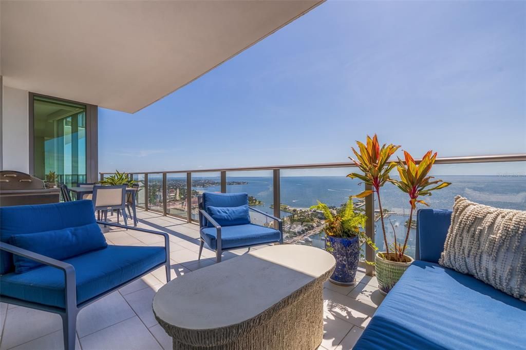 For Sale: $2,000,000 (2 beds, 2 baths, 1522 Square Feet)