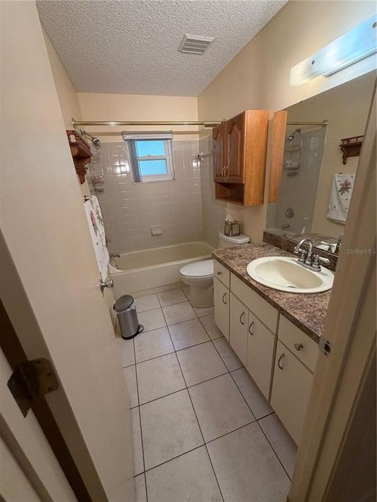 En Venta: $137,900 (2 camas, 2 baños, 1368 Pies cuadrados)