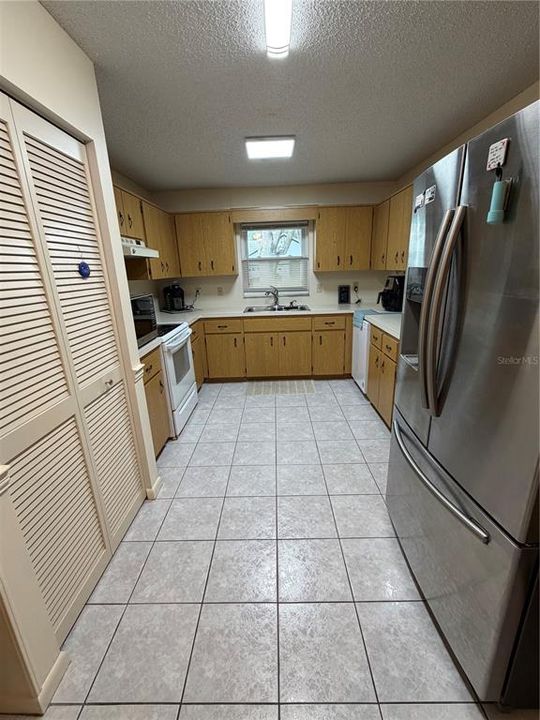 En Venta: $137,900 (2 camas, 2 baños, 1368 Pies cuadrados)