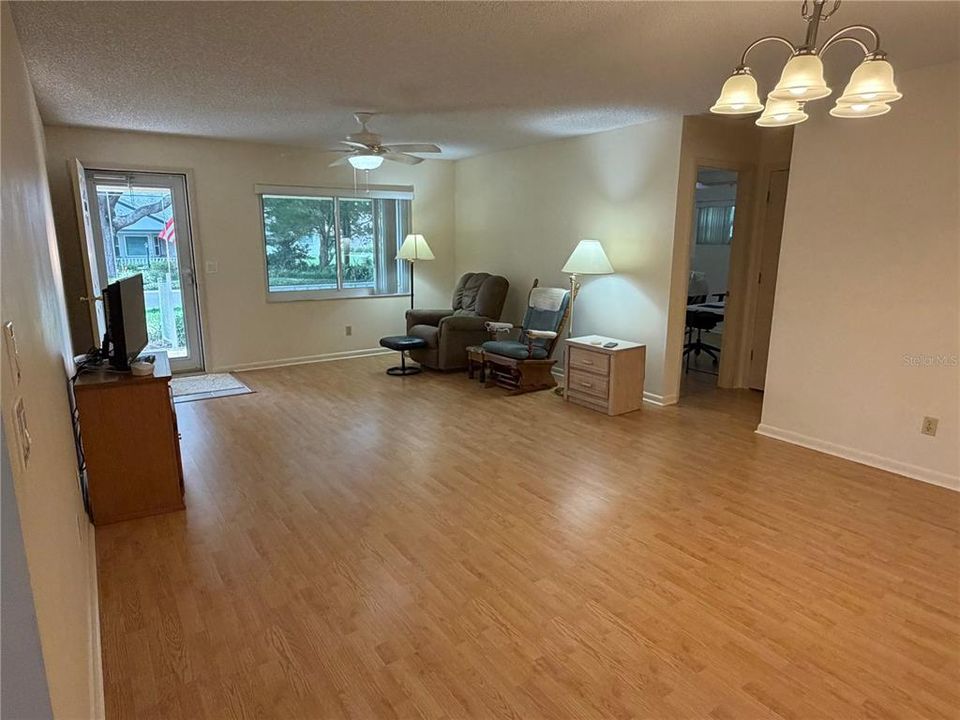 En Venta: $137,900 (2 camas, 2 baños, 1368 Pies cuadrados)