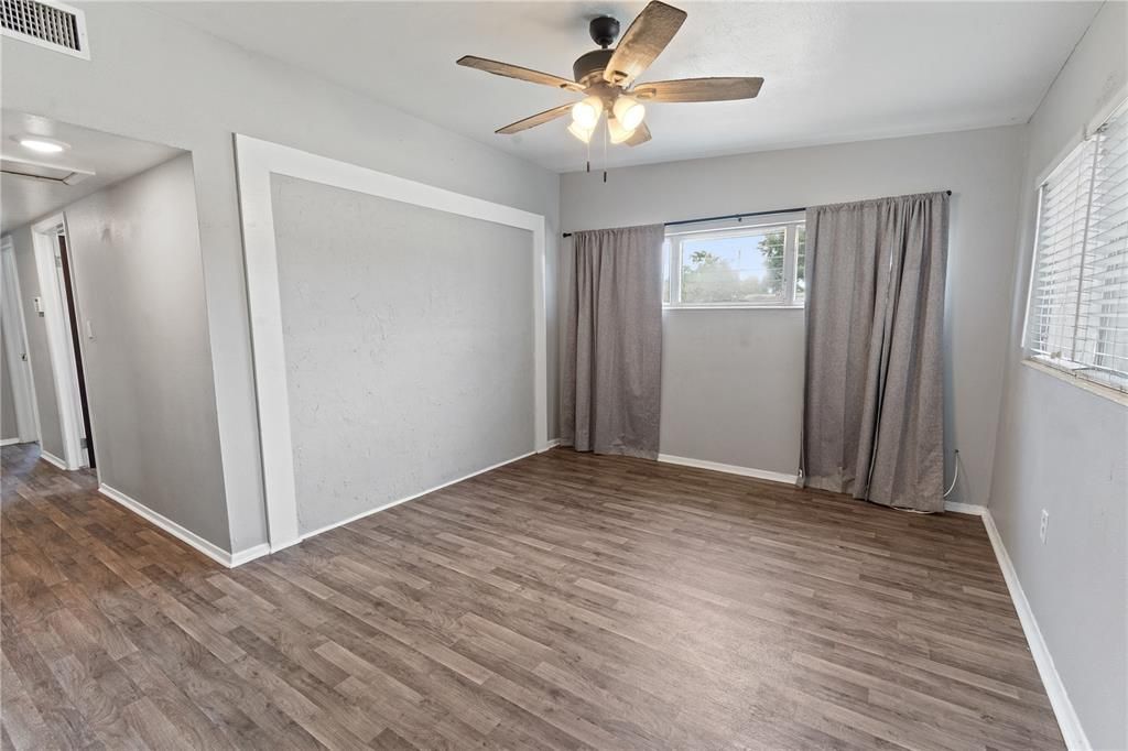 Active With Contract: $220,000 (3 beds, 1 baths, 1010 Square Feet)