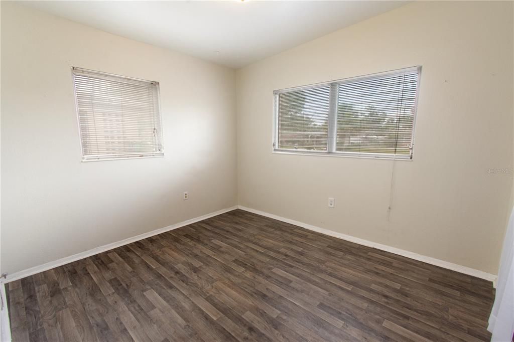 Active With Contract: $220,000 (3 beds, 1 baths, 1010 Square Feet)