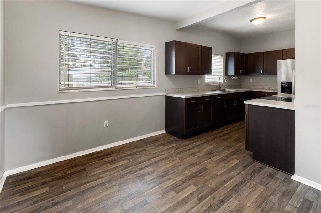 Active With Contract: $220,000 (3 beds, 1 baths, 1010 Square Feet)