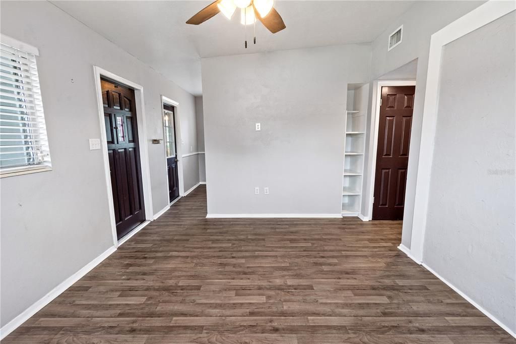 Active With Contract: $220,000 (3 beds, 1 baths, 1010 Square Feet)
