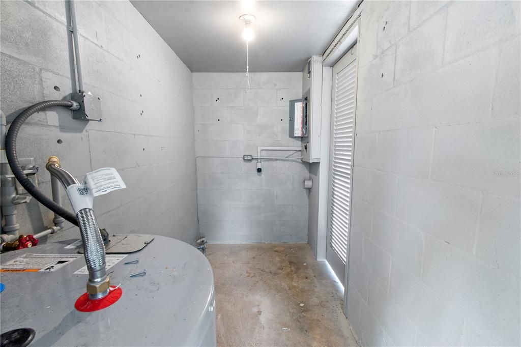Active With Contract: $220,000 (3 beds, 1 baths, 1010 Square Feet)