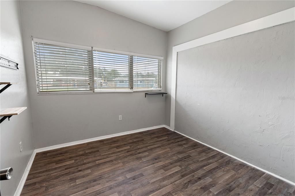 Active With Contract: $220,000 (3 beds, 1 baths, 1010 Square Feet)