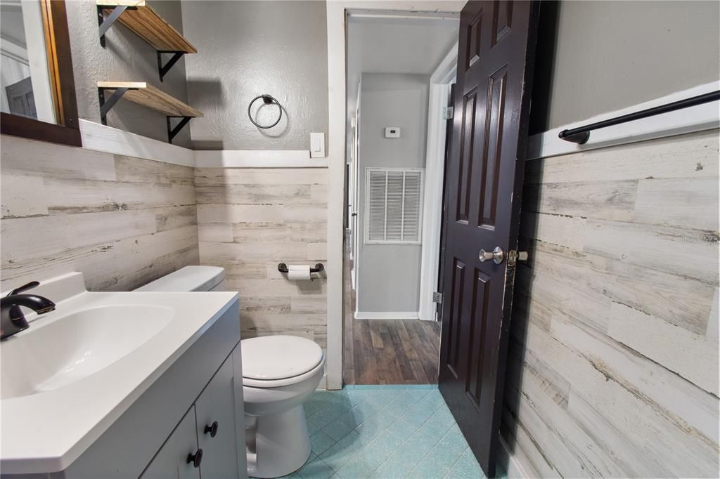 Active With Contract: $220,000 (3 beds, 1 baths, 1010 Square Feet)