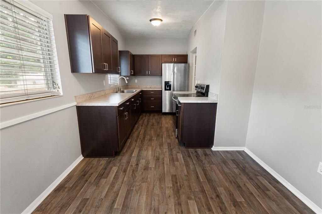 Active With Contract: $220,000 (3 beds, 1 baths, 1010 Square Feet)