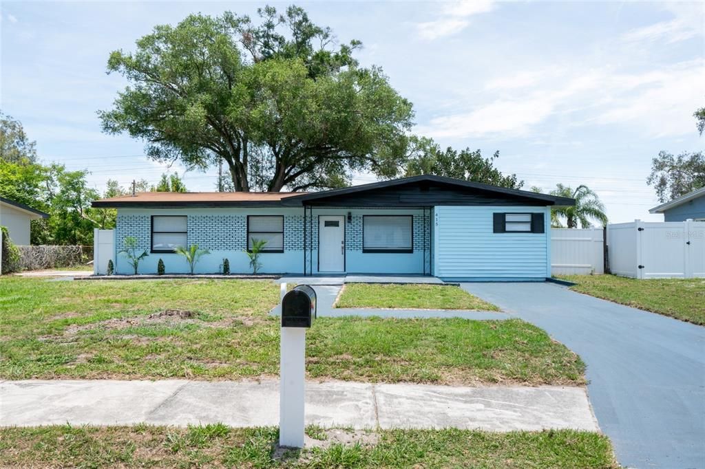 For Sale: $399,000 (4 beds, 2 baths, 1748 Square Feet)