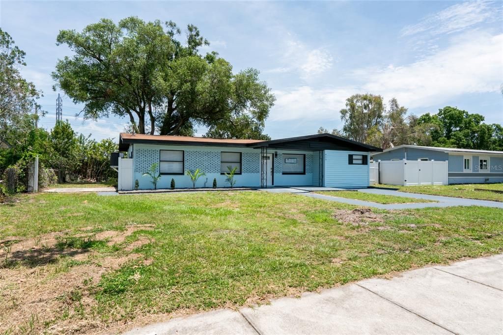For Sale: $399,000 (4 beds, 2 baths, 1748 Square Feet)