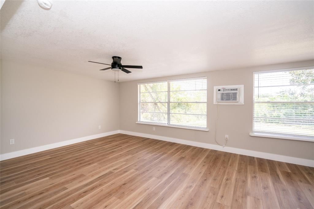 For Sale: $399,000 (4 beds, 2 baths, 1748 Square Feet)