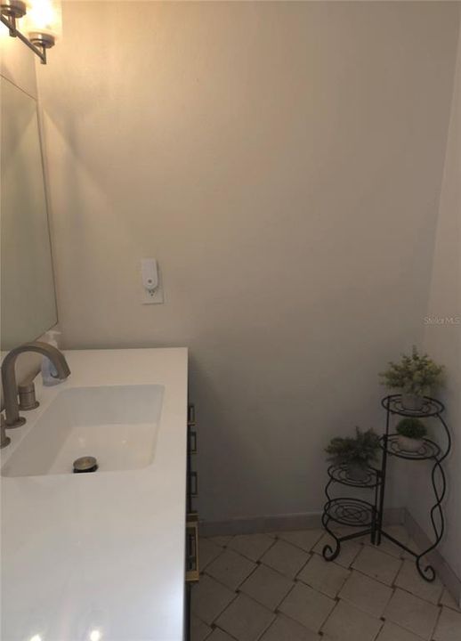 Active With Contract: $199,999 (2 beds, 1 baths, 855 Square Feet)