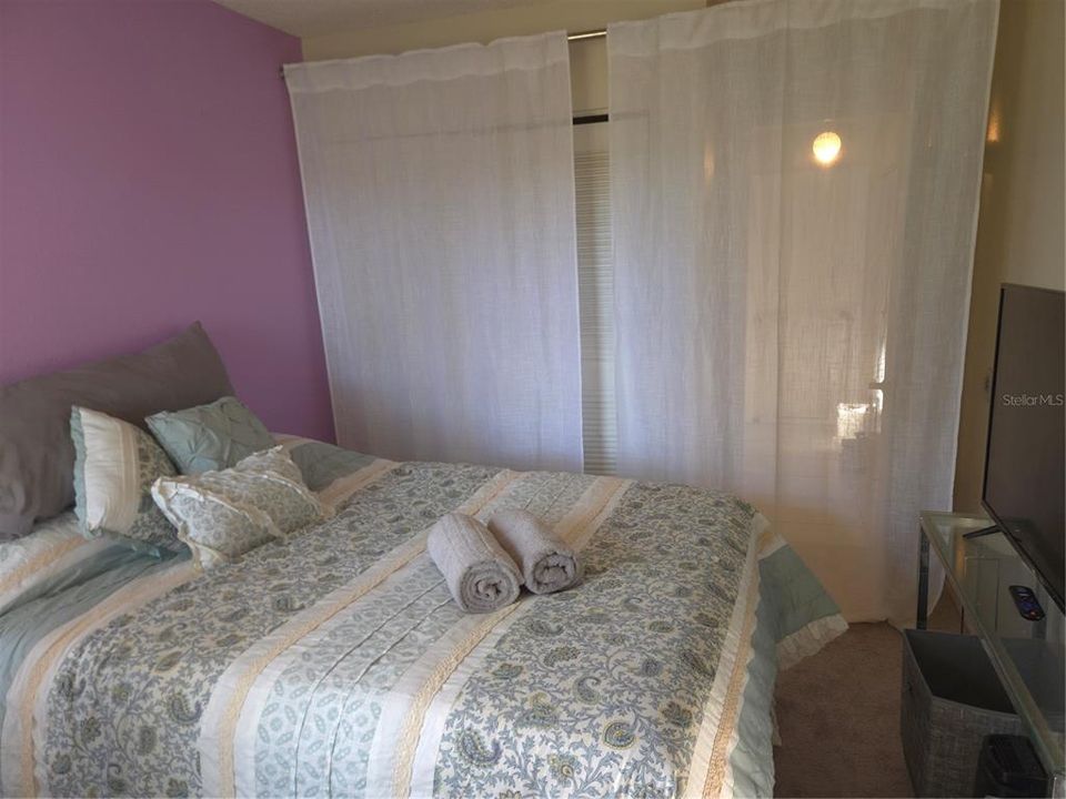 Active With Contract: $199,999 (2 beds, 1 baths, 855 Square Feet)