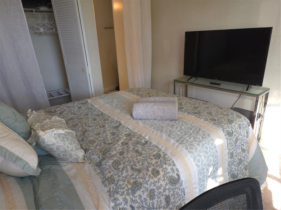 Active With Contract: $199,999 (2 beds, 1 baths, 855 Square Feet)