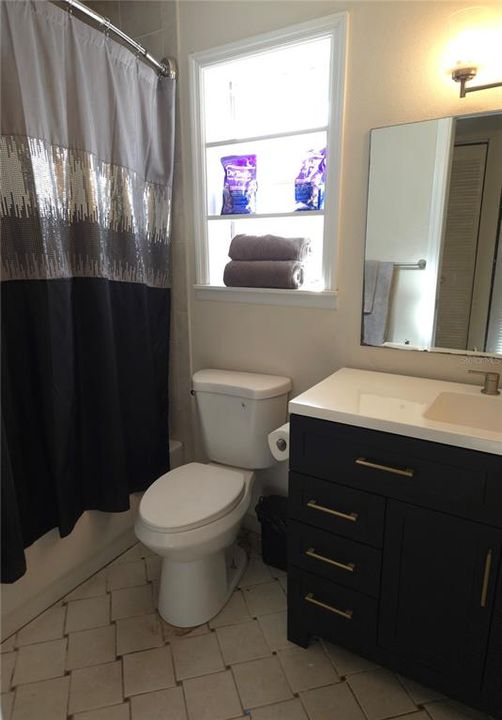 Active With Contract: $199,999 (2 beds, 1 baths, 855 Square Feet)